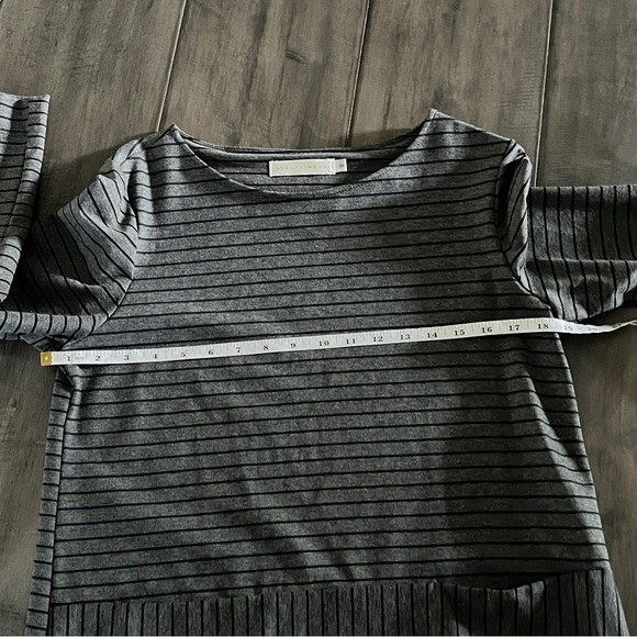 Sunhee Moon Gray Top with White Petite Stripes and Pockets - Size 2 - Picture 8 of 12
